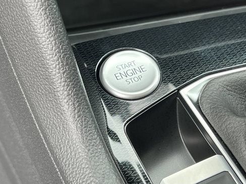 New 2025 Volkswagen Taos SE image 21