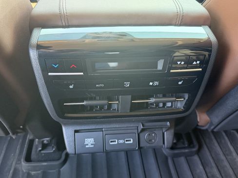 Used 2024 Acura MDX SH-AWD w/ Advance Package image 18