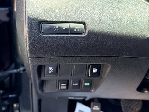 Used 2018 Nissan Rogue S AWD/4WD image 13