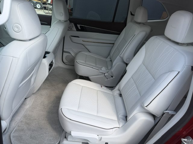 Used 2025 Buick Enclave Avenir w/ Super Cruise Package FWD image 16