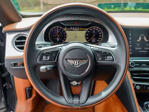 Used 2022 Bentley Flying Spur Plug-In Hybrid image 30