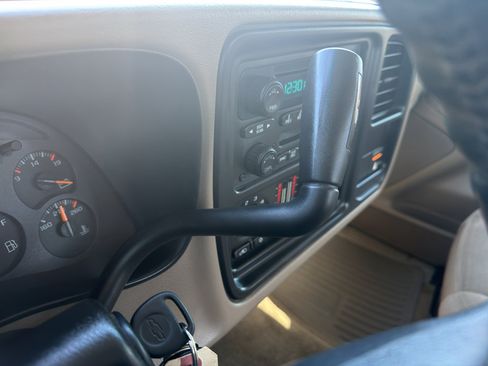 Used 2004 Chevrolet Silverado 1500 LS w/ Light Duty Power Package AWD/4WD image 22