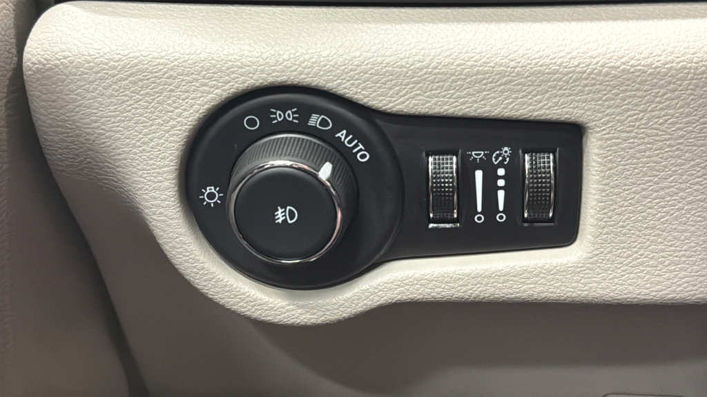 Used 2024 Chrysler Pacifica Touring-L FWD image 30