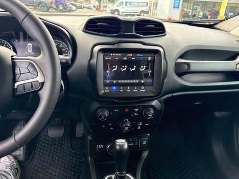 Used 2023 Jeep Renegade Latitude image 34