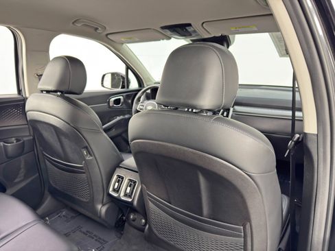 Used 2021 Kia Sorento S image 33