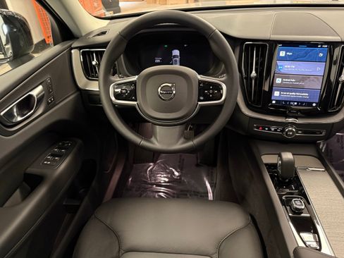 Certified 2025 Volvo XC60 B5 Plus image 27