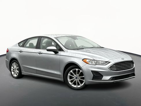 Used 2020 Ford Fusion SE image 2