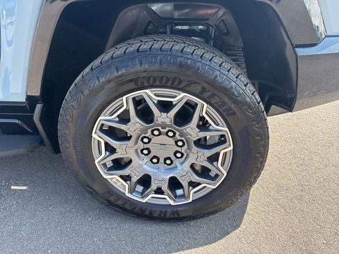 Used 2025 GMC Hummer EV 3X AWD/4WD image 36