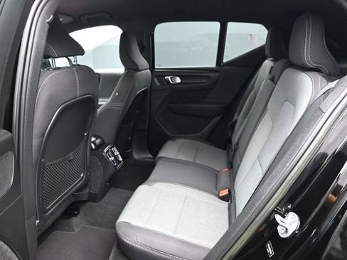 Used 2023 Volvo XC40 B5 Core w/ Convenience Package AWD/4WD image 11