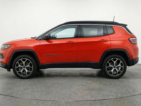 Used 2025 Jeep Compass Limited image 3