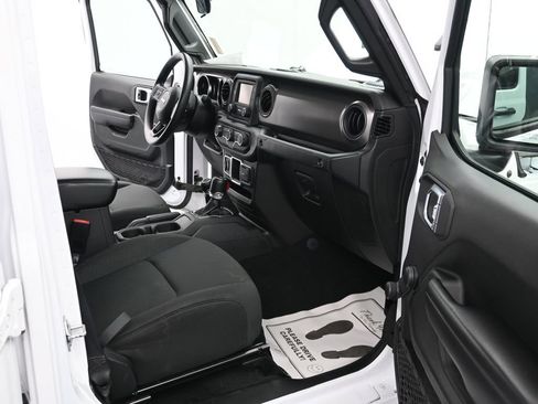 Used 2021 Jeep Gladiator Sport image 12
