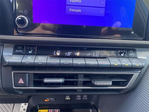 Used 2025 Toyota Camry SE w/ Convenience Package image 27