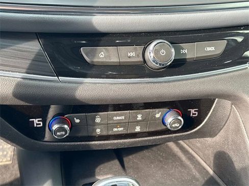 Used 2019 Buick Enclave Essence image 22
