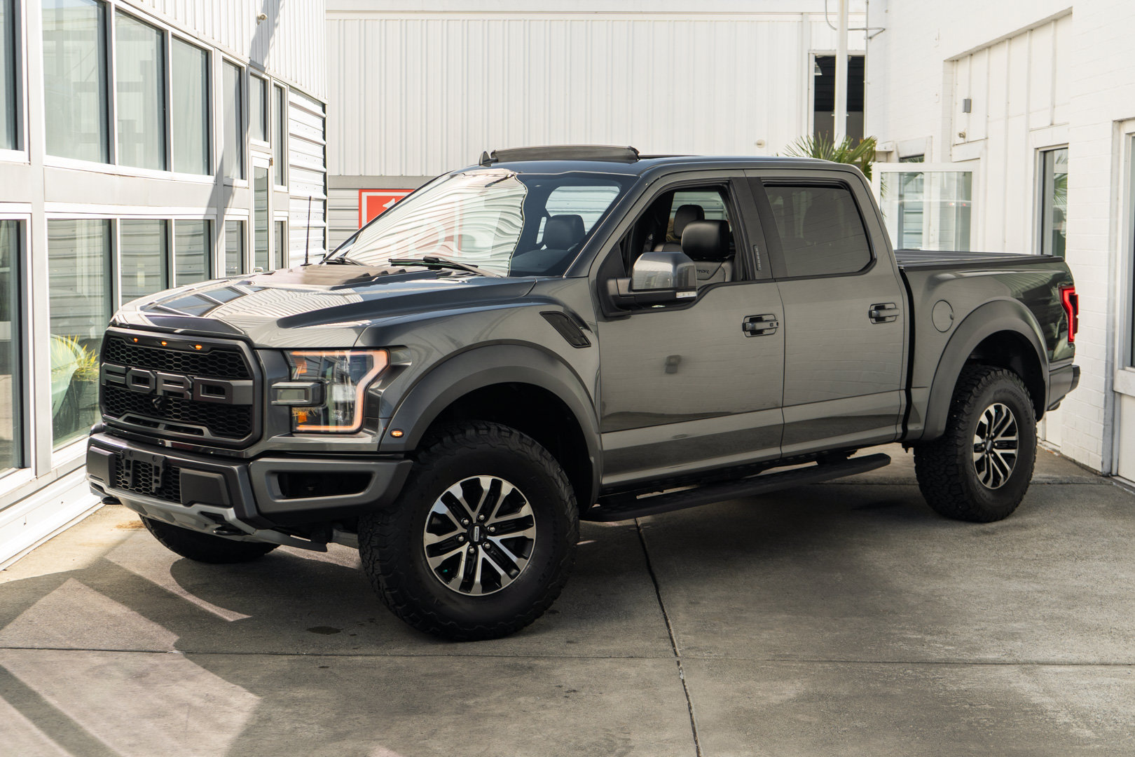 Used 2019 Ford F150 Raptor w/ Equipment Group 802A Luxury AWD/4WD image 2
