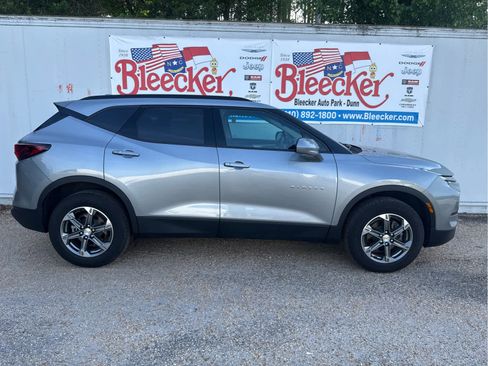 Certified 2024 Chevrolet Blazer LT w/ Convenience Package FWD image 3