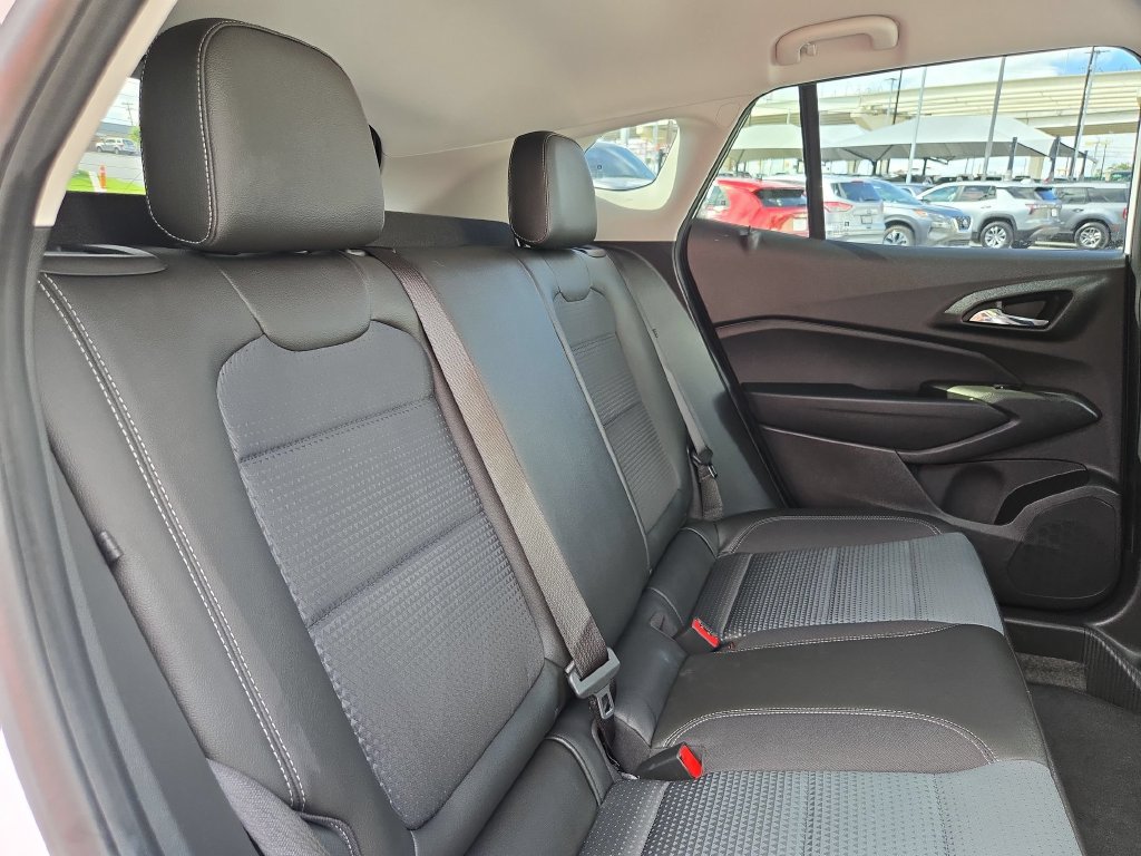Used 2026 Chevrolet Trax LT FWD image 30