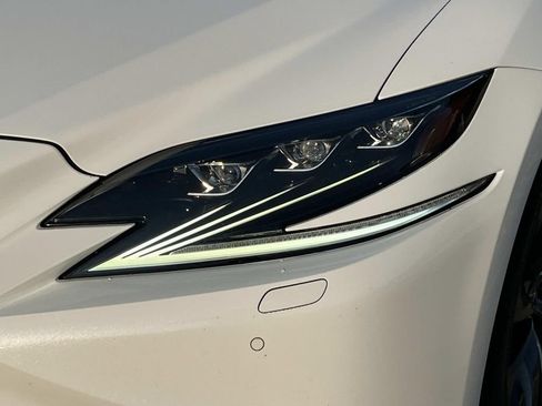 Used 2019 Lexus LS 500 F Sport w/ Accessory Package (Z1) AWD/4WD image 9