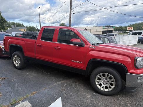 Used 2017 GMC Sierra 1500 SLE w/ SLE Value Package AWD/4WD image 4