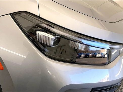 Used 2025 Volkswagen Tiguan SE w/ Panoramic Sunroof Package AWD/4WD image 28