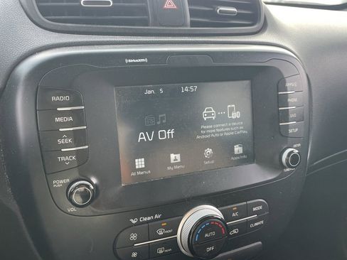 Used 2018 Kia Soul + image 5