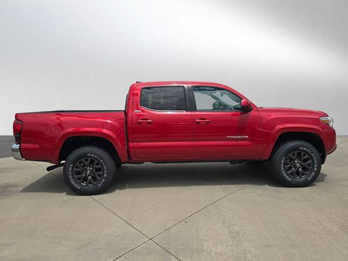 Used 2022 Toyota Tacoma SR5 AWD/4WD image 2