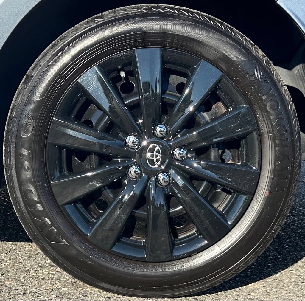 Certified 2025 Toyota Corolla LE FWD image 27