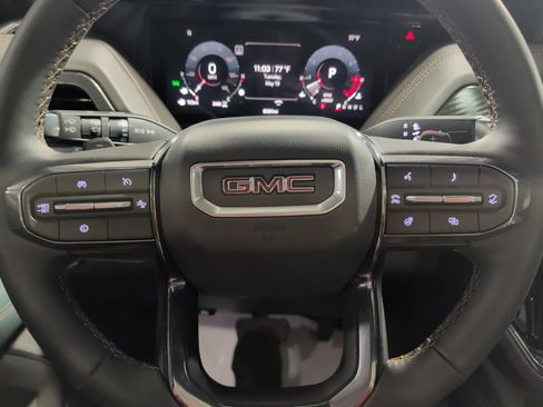 Used 2025 GMC Yukon AT4 w/ AT4 Premium Package AWD/4WD image 12