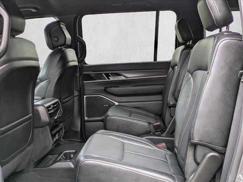 Used 2024 Jeep Wagoneer Series II image 19