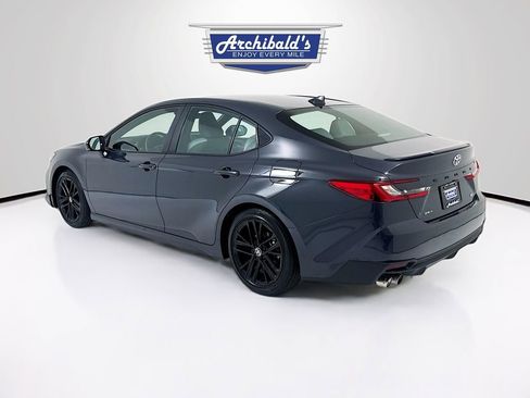 Used 2025 Toyota Camry SE image 6