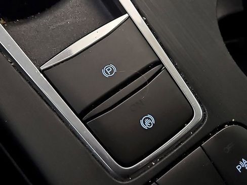 Certified 2020 Ford Escape Titanium w/ Titanium Premium Package 2.0 image 27