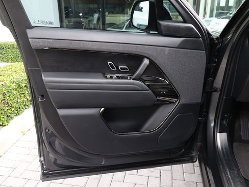 Used 2024 Land Rover Range Rover Sport SE AWD/4WD image 12