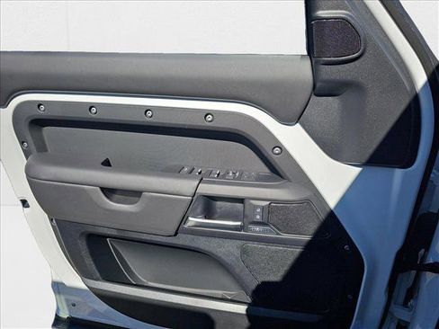 New 2025 Land Rover Defender 110 X-Dynamic SE image 28