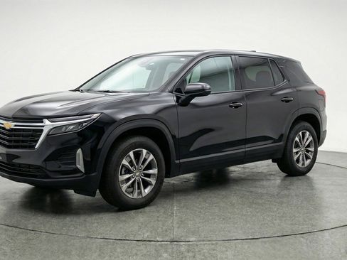 Used 2025 Chevrolet Equinox LT image 3