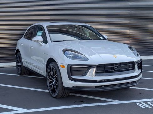 Certified 2025 Porsche Macan AWD/4WD image 7