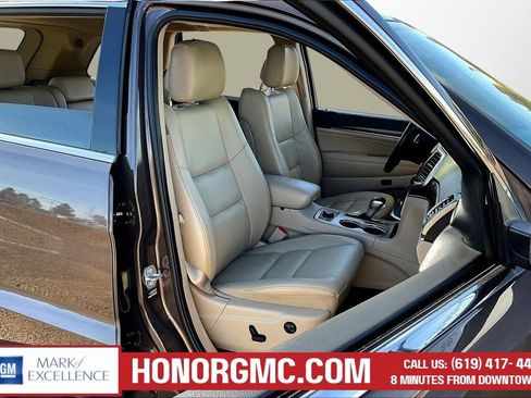 Used 2017 Jeep Grand Cherokee Limited image 29