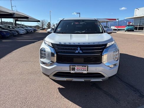 Used 2024 Mitsubishi Outlander SE Black Edition image 2