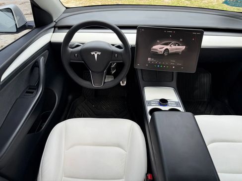 Used 2022 Tesla Model Y Long Range image 15