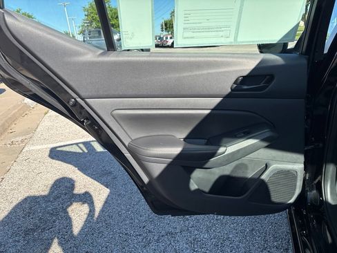 Used 2025 Nissan Altima 2.5 SV FWD image 37