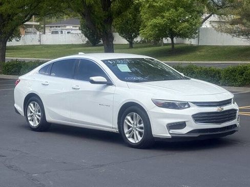 Used 2017 Chevrolet Malibu LT FWD image 2
