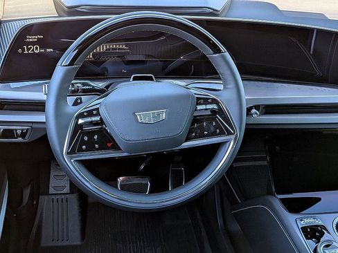 New 2026 Cadillac Vistiq Platinum image 28