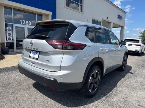 Used 2025 Nissan Rogue SV AWD/4WD image 16