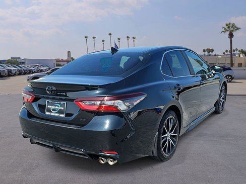 Used 2023 Toyota Camry SE image 5