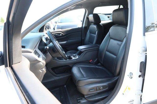 Used 2023 GMC Acadia SLT AWD/4WD image 10