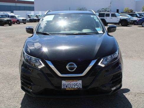 Used 2021 Nissan Rogue Sport SV image 2