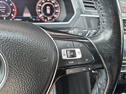 Used 2019 Volkswagen Tiguan SEL w/ 3rd Row Seat Package AWD/4WD image 19