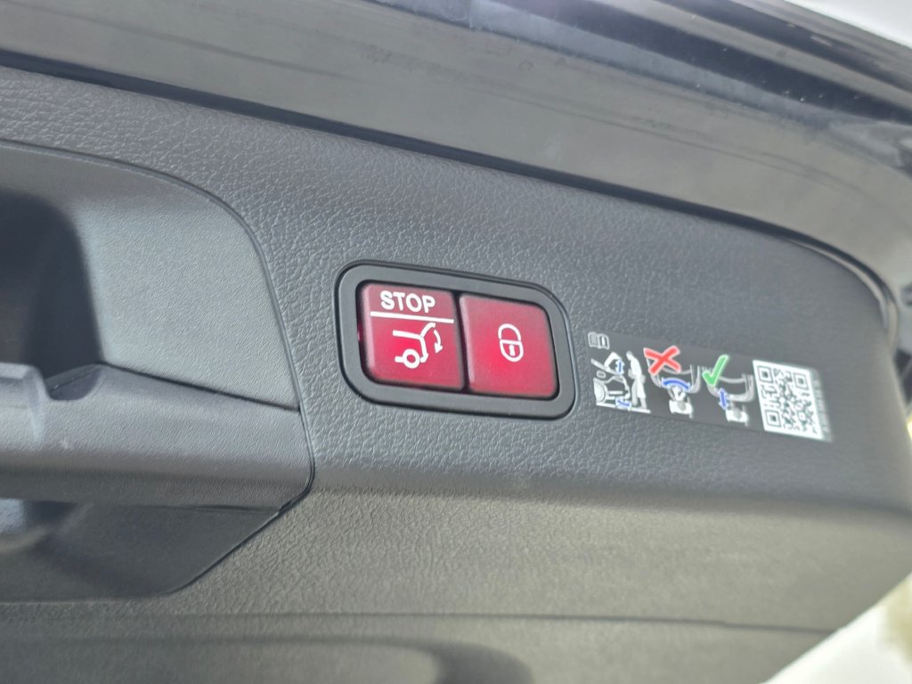 Used 2025 Mercedes-Benz GLS 450 4MATIC image 16