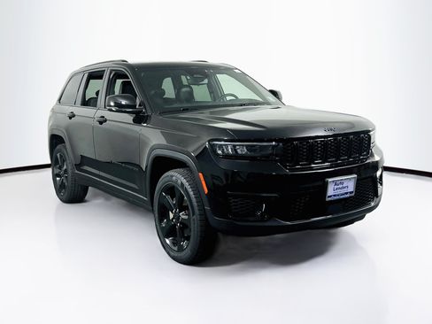 Used 2023 Jeep Grand Cherokee Altitude AWD/4WD image 3