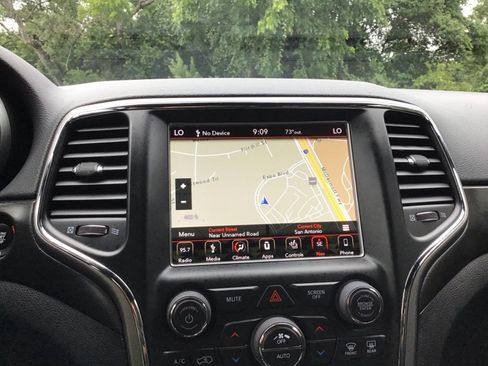 Used 2018 Jeep Grand Cherokee Altitude AWD/4WD image 3