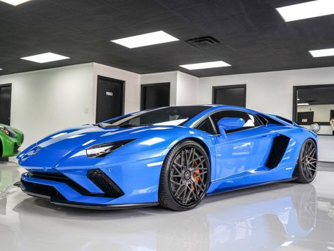 Used 2018 Lamborghini Aventador S AWD/4WD image 3