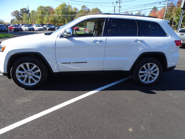 Used 2017 Jeep Grand Cherokee Limited AWD/4WD image 22
